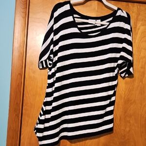 Chico's Black  and White Striped Short Sleeve Top With Raglan Sleeves